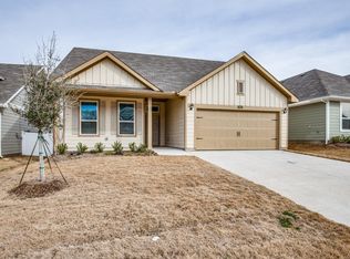 1612 Katharina Ave W, Aubrey, TX 76227