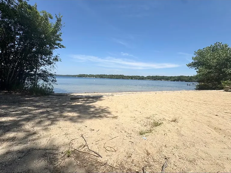 8 Terry Ave — Photo 1