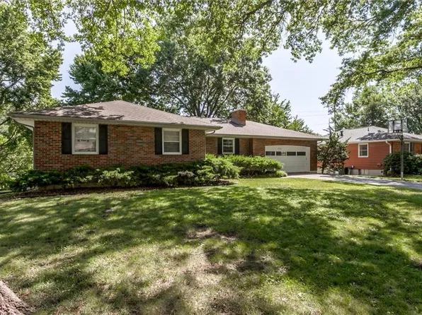 7237 Flint Dr, Shawnee, KS 66203