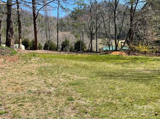 157 Washaway Rd, Zirconia, NC 28790