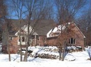 7789 Partridge Hill Dr, Brighton, MI