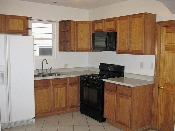 2nd image of 4736 N Damen Ave