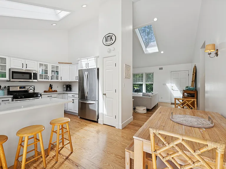 33 Corbin Ave — Photo 22