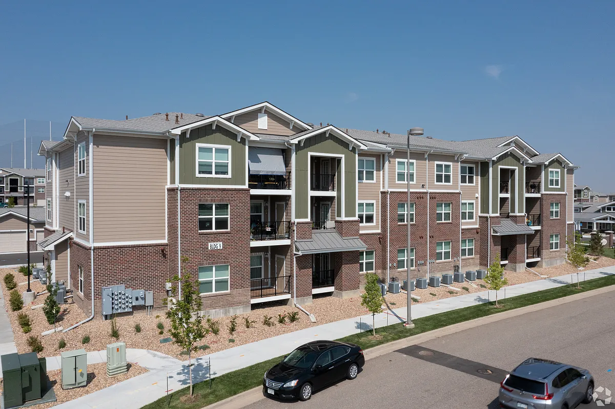 Building Photo - Larkridge