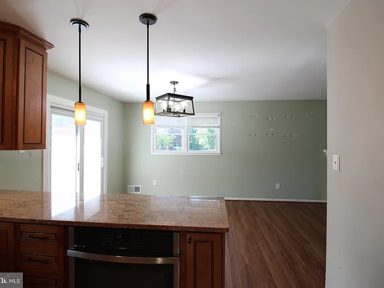 5204 Queensberry Ave — Photo 3