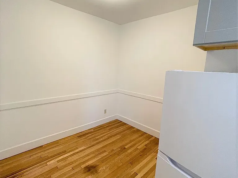 38 College Ave #4 — Photo 6