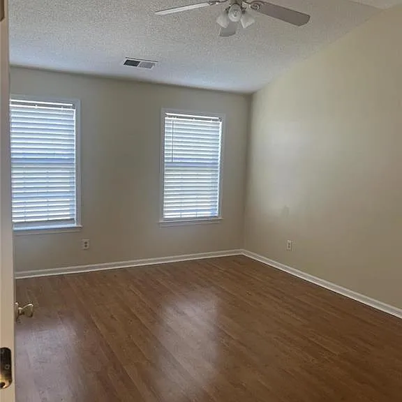 1611 Heyford Cir NW — Photo 3