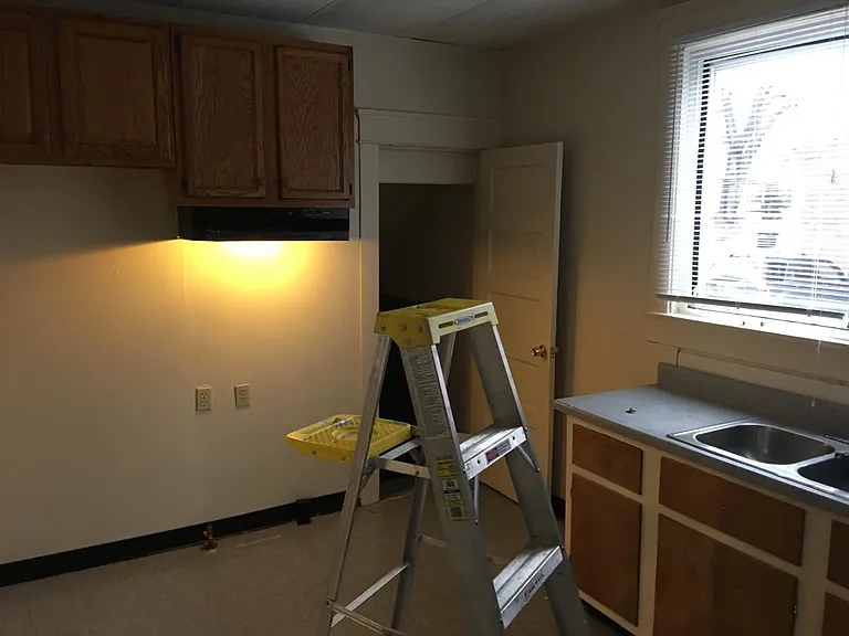 135 Rhodes Ave — Photo 3