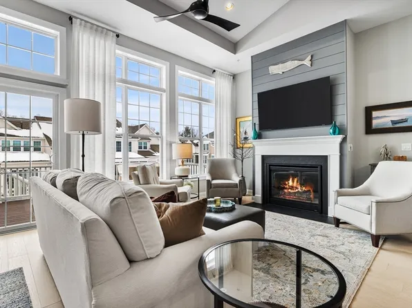 46 Phoebe St Unit 98, Methuen, MA 01844