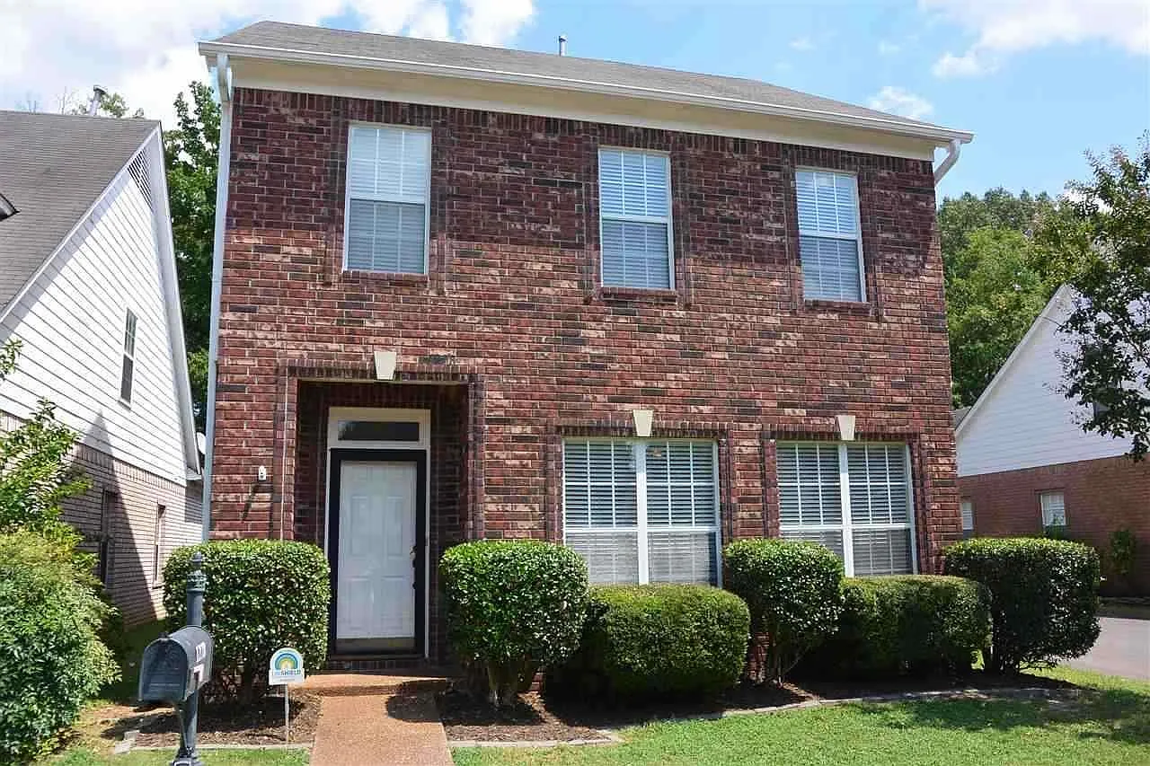 4 bed, 2.5 bath, 1888 sqft, $2,295 — Photo 1