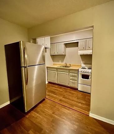 5th image of 217 E 113th St