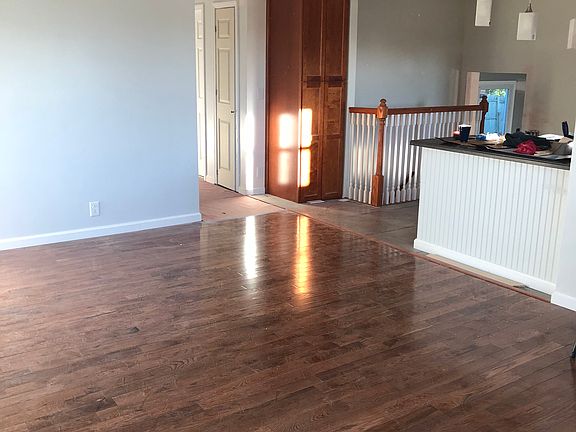 3rd image of 2540 16th Ave