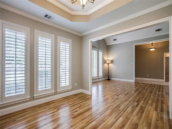 5th image of 1800 Lynn Ln