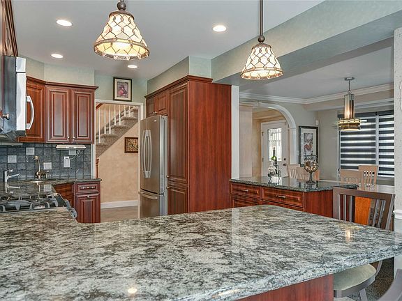 2nd image of 21 Alma Ln