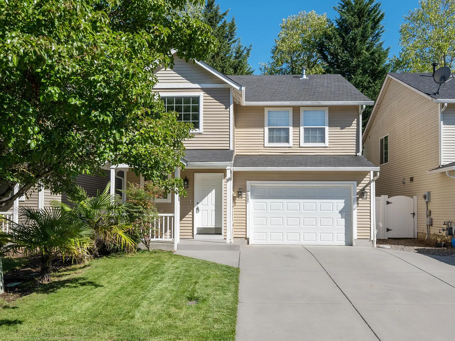 3 bed, 2.5 bath, 1800 sqft, $2,595 — Photo 2