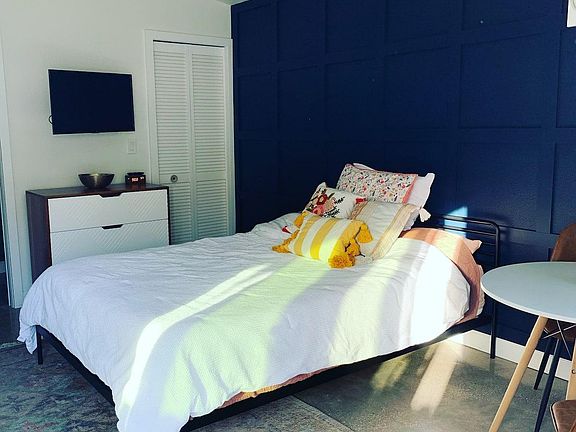 2nd image of 2121 Palm Ter Floor 2
