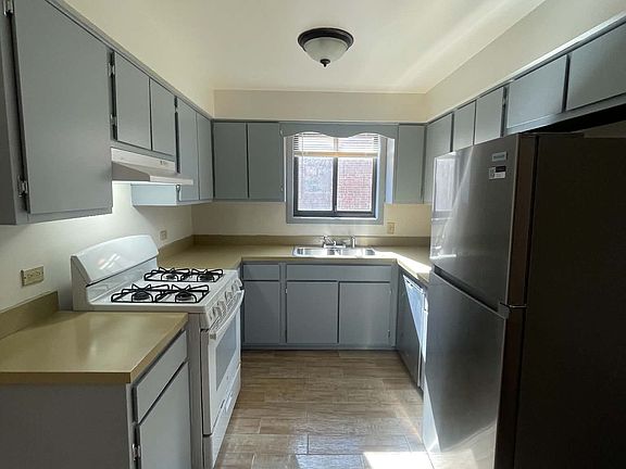 2nd image of 15725 Thomas Ln APT 2BL