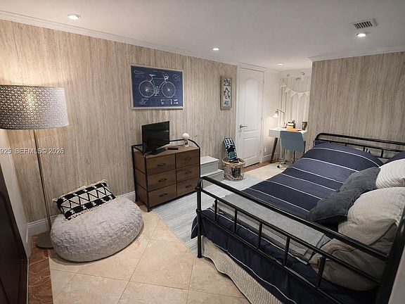 4th image of 141 Crandon Blvd APT 331