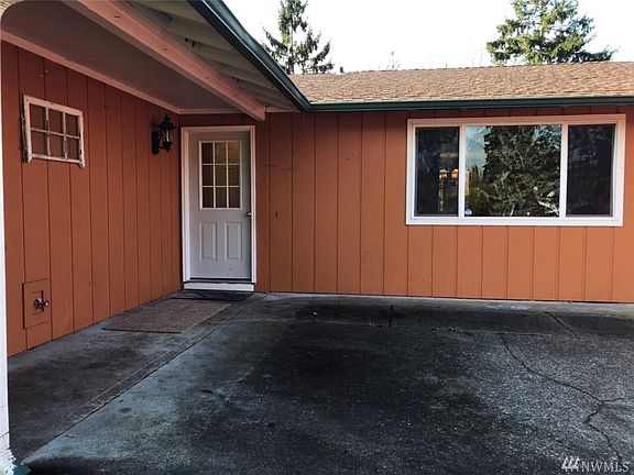 3rd image of 8418 Queets Dr NE