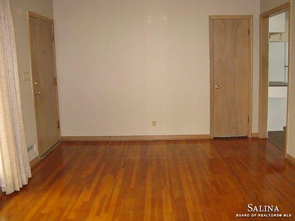 2nd image of 849 Pearl Ave