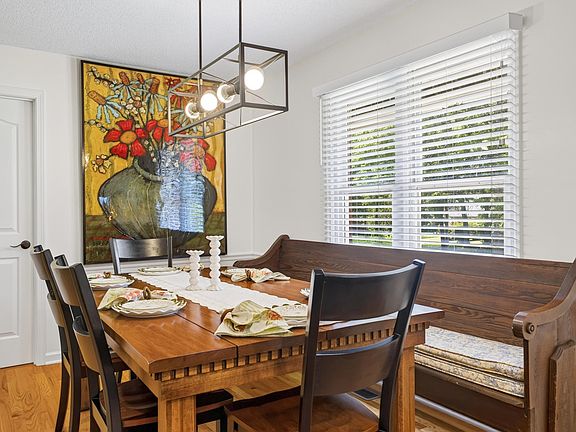 3rd image of 1304 Larkspur Dr