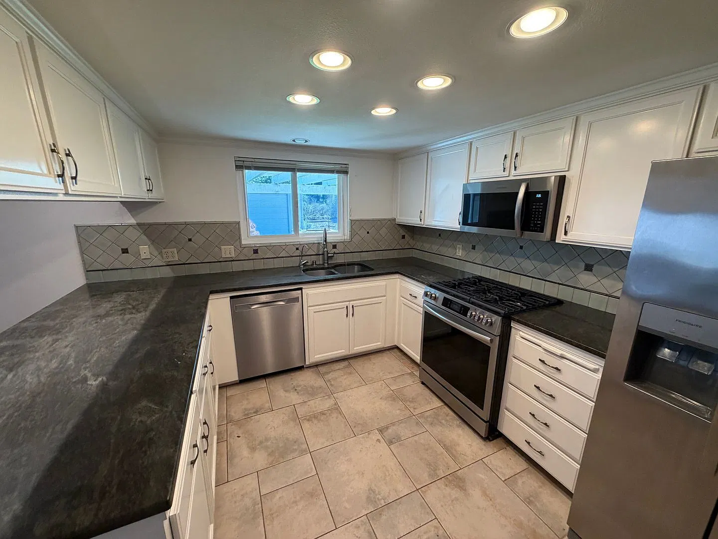 Spacious 4-Bedroom Home with Huge Yard & Sun Room 204 Ruby Ln, Nipomo, CA 93444 — Photo 3
