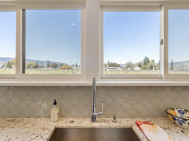 1398 Community Dr — Photo 27