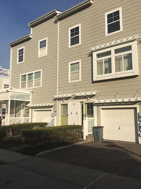 1st image of 216 Beach Breeze Pl