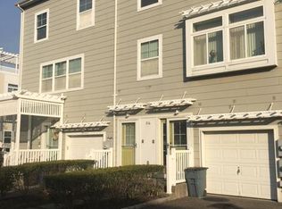 216 Beach Breeze Pl, Far Rockaway, NY 11692