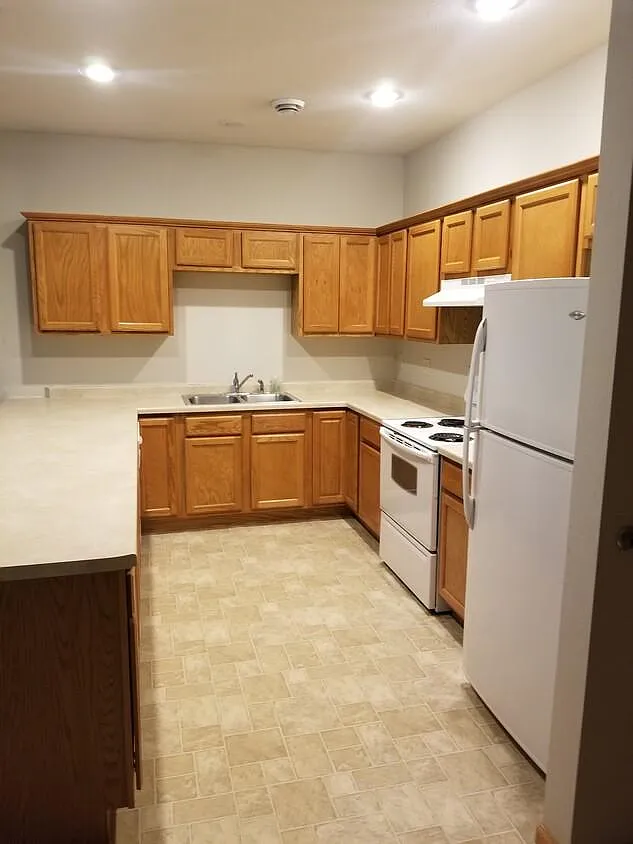 2 bed, 1000 sqft, $1,200 — Photo 4