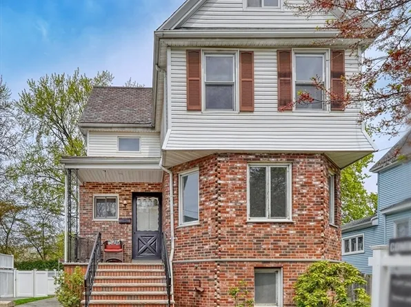 15 Everett St, Melrose, MA 02176