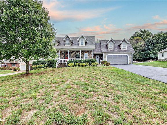 3rd image of 210 Oriole Ln