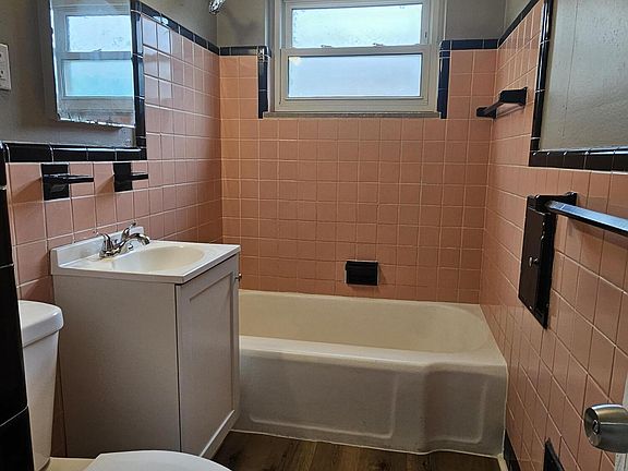 5th image of 15335 Mark Twain St