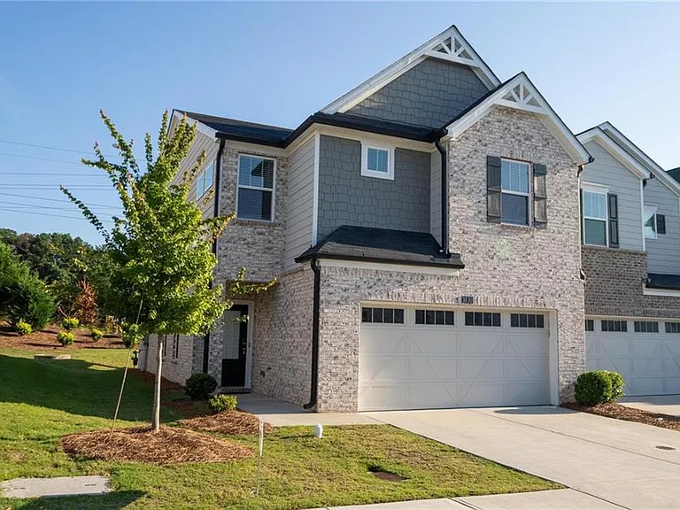 1030 Sunny Lake Dr — Photo 2
