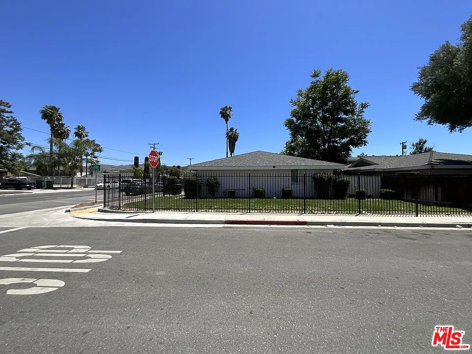 Building Photo - 1287 Olive Tree Ln #C