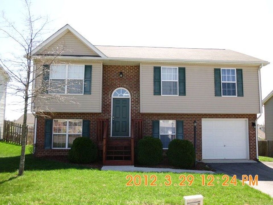1st image of 320 Sequoia Cir NW