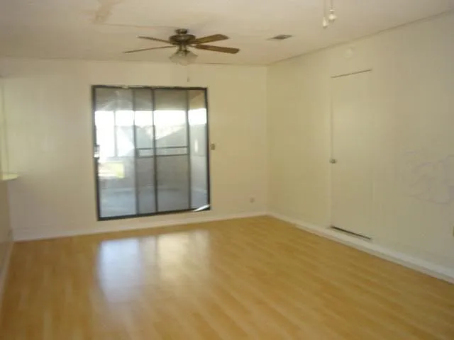 3 bed, 2.0 bath, 1648 sqft, $1,250 — Photo 2