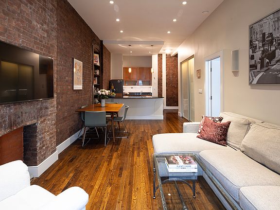 4th image of 23 E 10th St APT 505