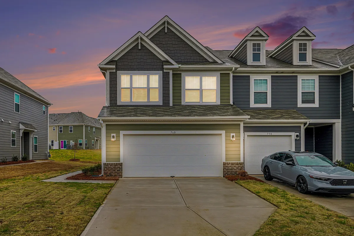 Building Photo - 760 Kitfox Dr NW