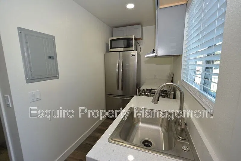 Studio, 1.0 bath, 298 sqft, $1,950 — Photo 3