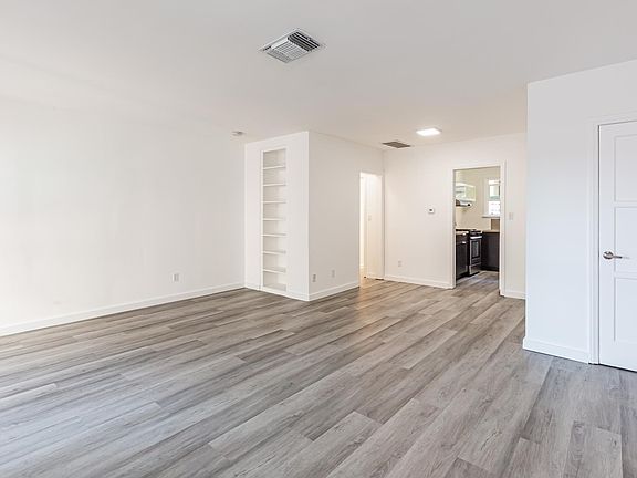 3rd image of 1429 Havenhurst Dr APT 23