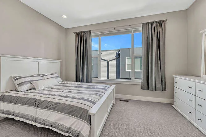 Second bedroom suite with bathroom, top floor