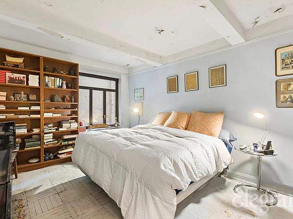 3rd image of 25 W 54th St #2F