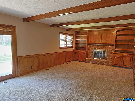 3rd image of 904 Iron Rd