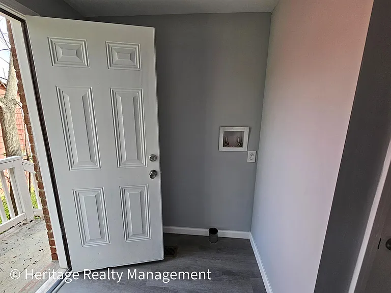 2391 Monroe Ave — Photo 3