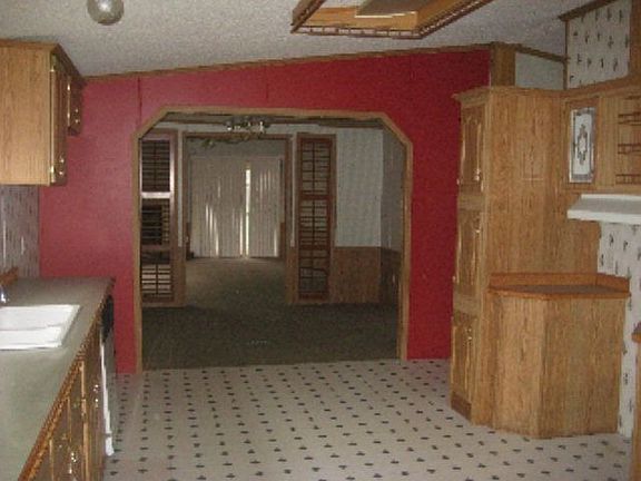 3rd image of 206 May St