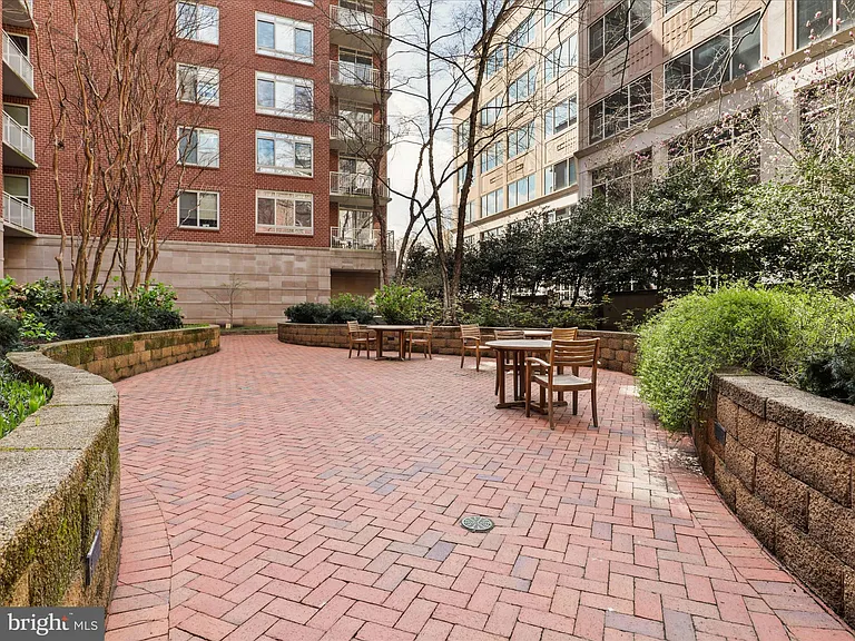 820 N Pollard St #511 — Photo 44