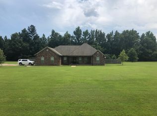 127 Cherokee Rd, Columbus, MS 39705