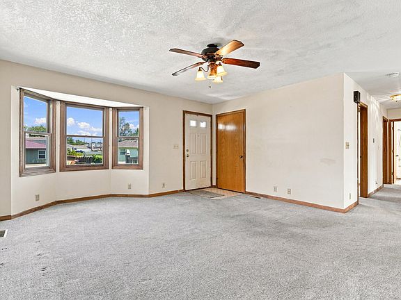 3rd image of 208 McArthur St