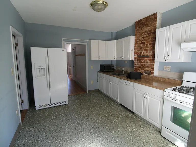 204 River St #208 — Photo 11